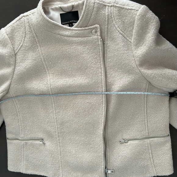 A relaxed cropped jacket - Picture 4 of 4